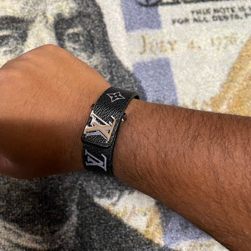 Louis Vuitton LV slim bracelet size 21